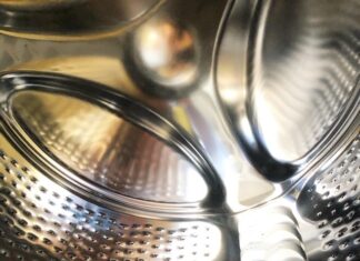 Gooi ook eens een vaatwastablet in je wasmachine!